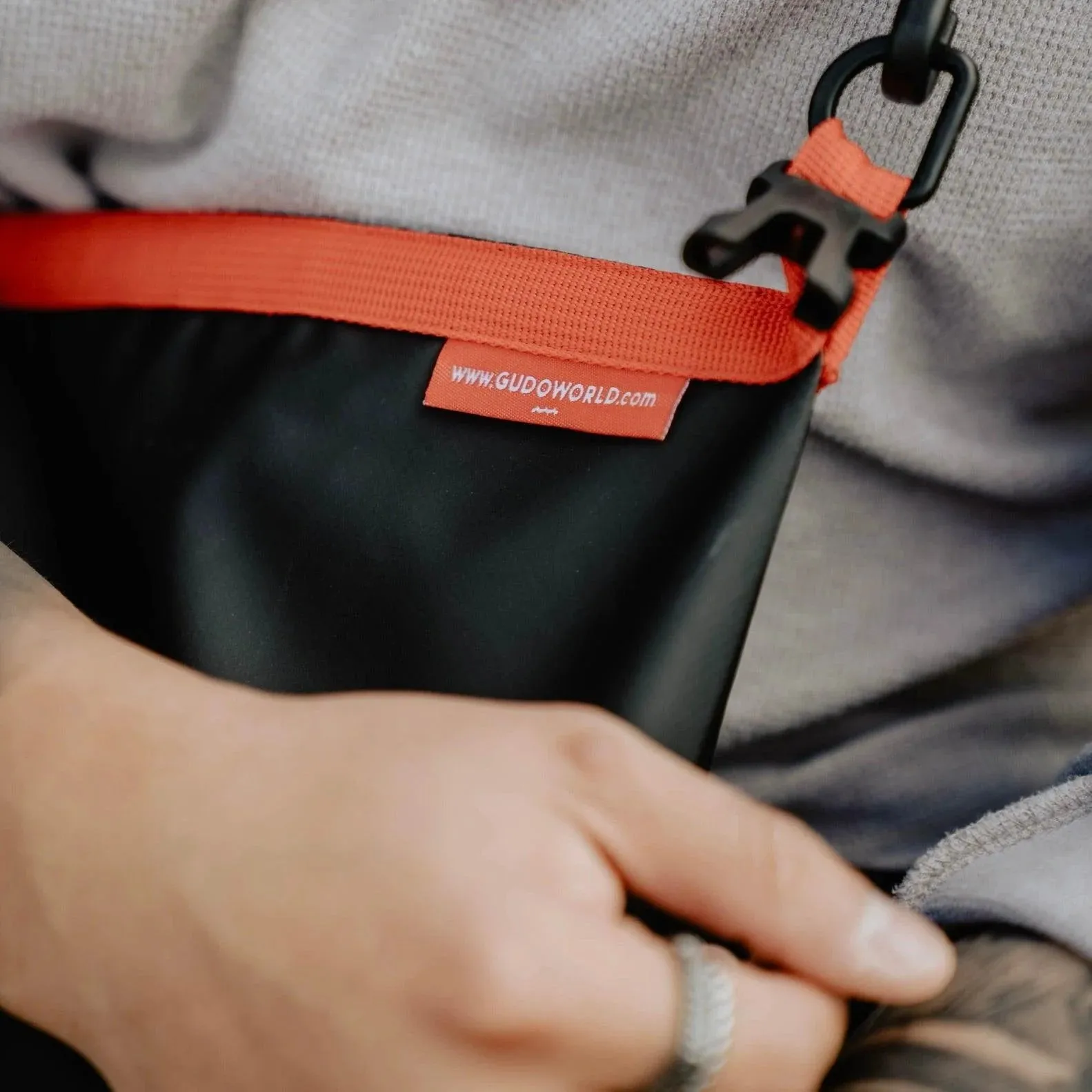 MINI DRYBAG BY GUDO - Black/Fire Red